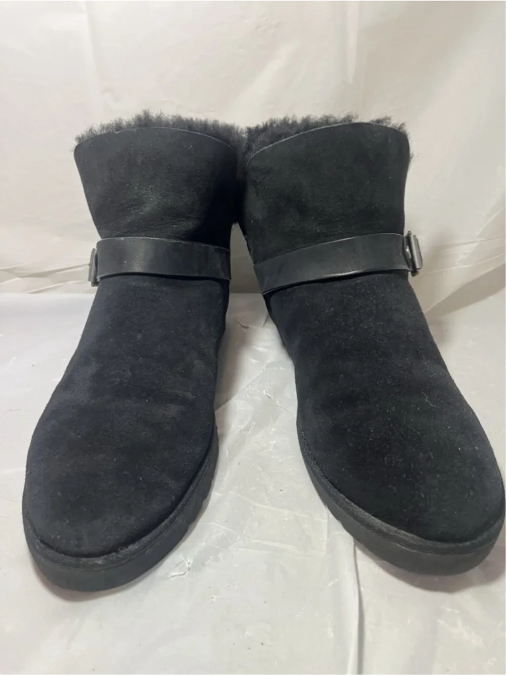 UGG Romely size 9 Black boot